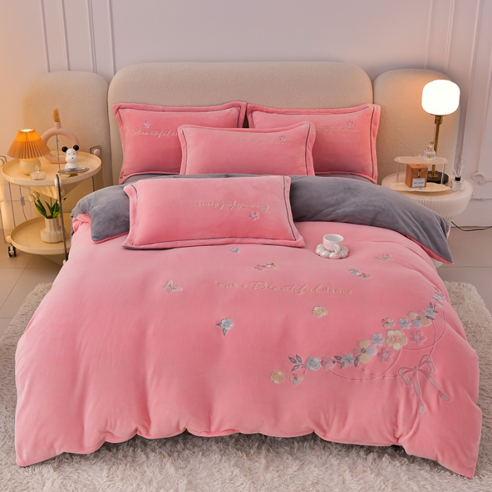 91家纺网 家纺一手货源 找家纺 畅畅家纺 2023高克重牛奶绒刺绣花四件套金貂法莱宝宝水晶雪花绒四件套 花海-粉+灰