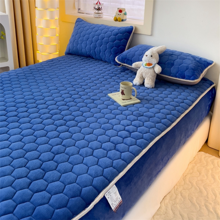 91家纺网 家纺一手货源 找家纺 梦舒羽 牛奶绒抗静电夹棉床笠床罩床单床盖床护垫套宿舍三件套 星空蓝