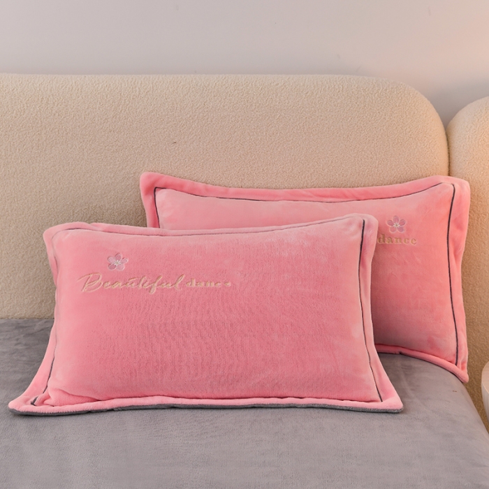 91家纺网 家纺一手货源 找家纺 畅畅家纺 2023高克重牛奶绒刺绣花四件套金貂法莱宝宝水晶雪花绒四件套 花海-粉+灰