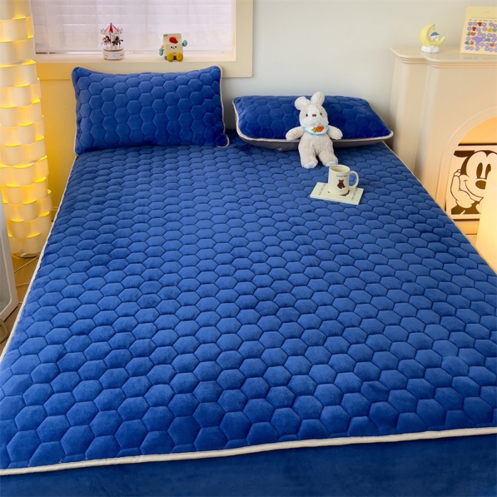 91家纺网 家纺一手货源 找家纺 梦舒羽 牛奶绒抗静电夹棉床笠床罩床单床盖床护垫套宿舍三件套 星空蓝