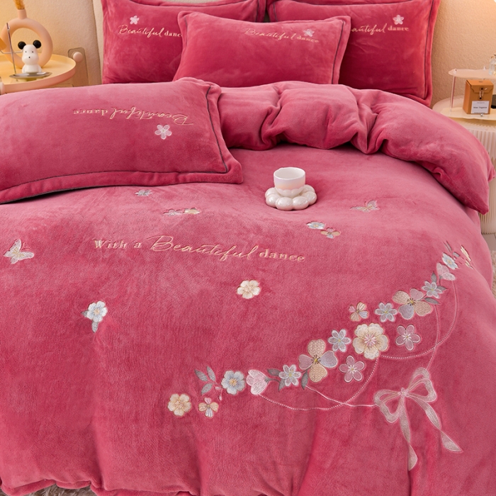 91家纺网 家纺一手货源 找家纺 畅畅家纺 2023高克重牛奶绒刺绣花四件套金貂法莱宝宝水晶雪花绒四件套 花海-红豆沙