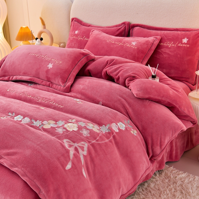 91家纺网 家纺一手货源 找家纺 畅畅家纺 2023高克重牛奶绒刺绣花四件套金貂法莱宝宝水晶雪花绒四件套 花海-红豆沙