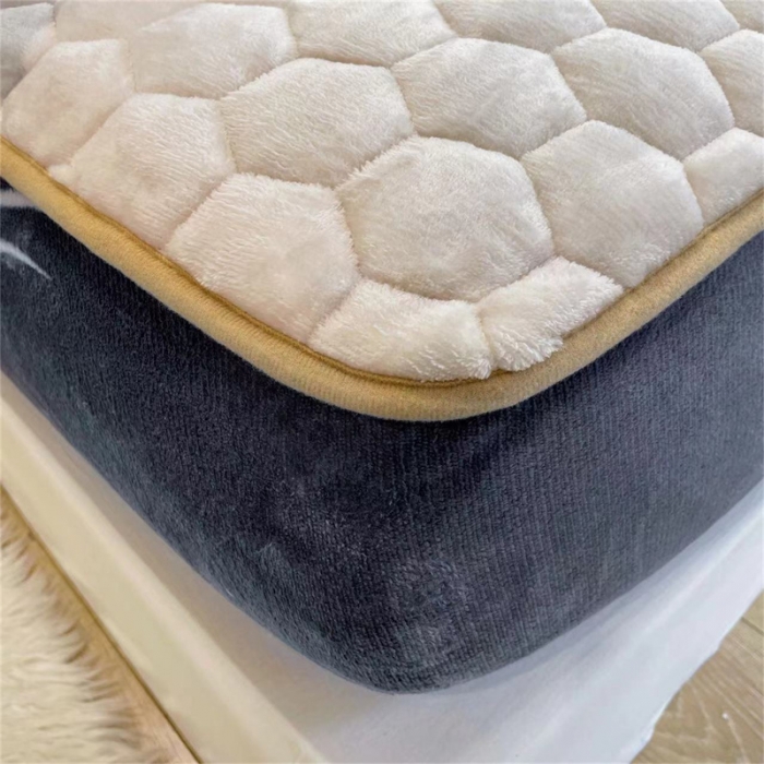 91家纺网 家纺一手货源 找家纺 梦舒羽牛奶绒抗静电夹棉床笠床罩床单床盖床护垫套宿舍三件套 月亮宝宝