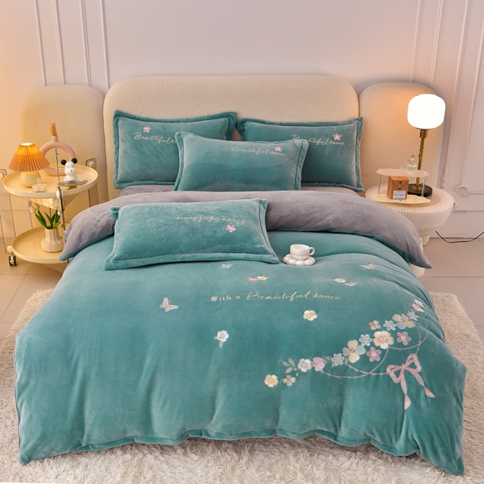 91家纺网 家纺一手货源 找家纺 畅畅家纺 2023高克重牛奶绒刺绣花四件套金貂法莱宝宝水晶雪花绒四件套 花海-湖蓝+灰