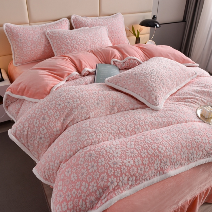 91家纺网 家纺一手货源 找家纺 畅畅家纺 2023新款A类雕花绒牛奶绒四件套 绒雪花-粉