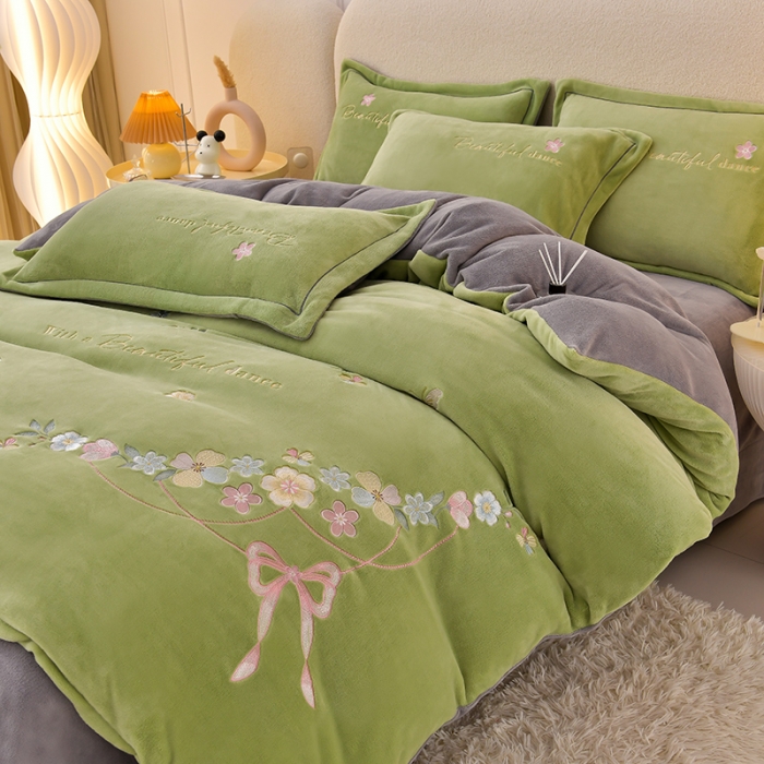 91家纺网 家纺一手货源 找家纺 畅畅家纺 2023高克重牛奶绒刺绣花四件套金貂法莱宝宝水晶雪花绒四件套 花海-绿+灰