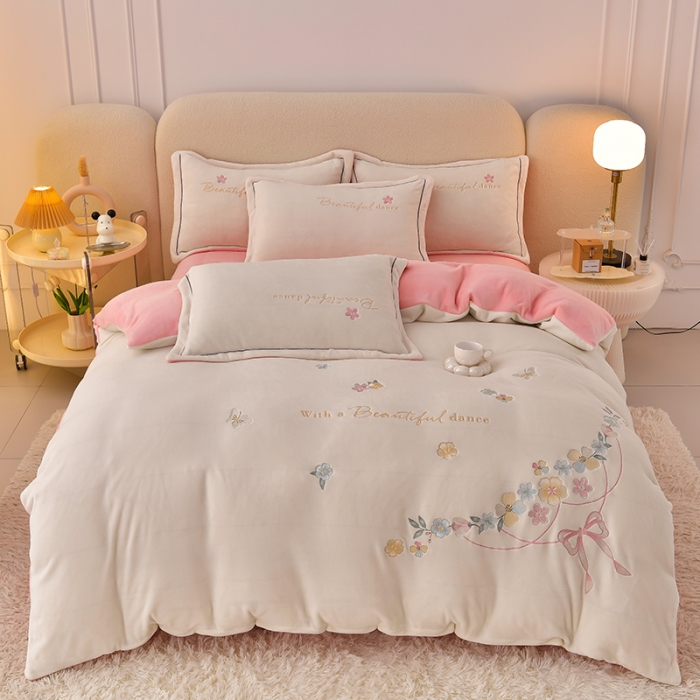 91家纺网 家纺一手货源 找家纺 畅畅家纺 2023高克重牛奶绒刺绣花四件套金貂法莱宝宝水晶雪花绒四件套 花海-奶白+粉