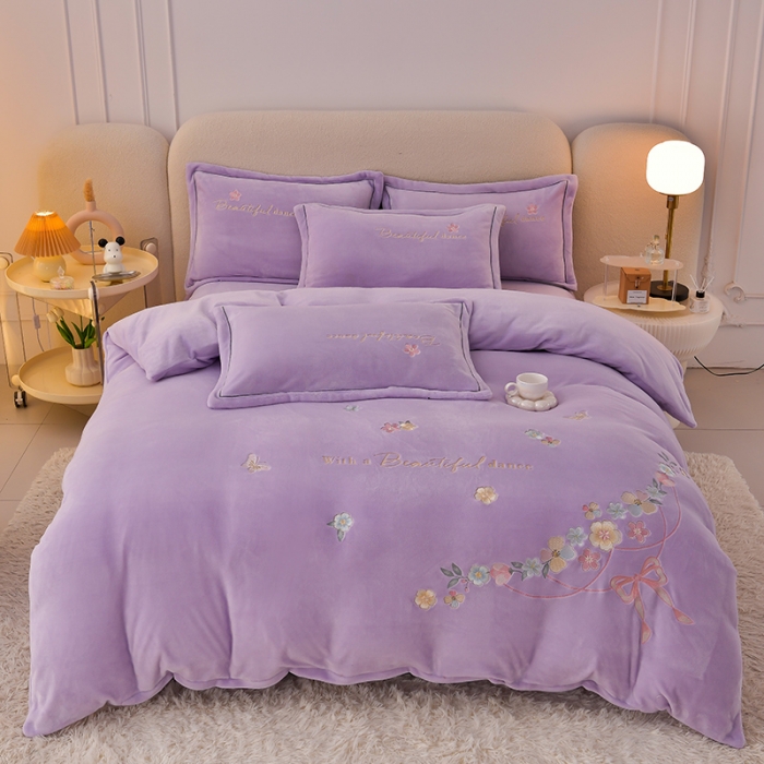 91家纺网 家纺一手货源 找家纺 畅畅家纺 2023高克重牛奶绒刺绣花四件套金貂法莱宝宝水晶雪花绒四件套 花海-紫