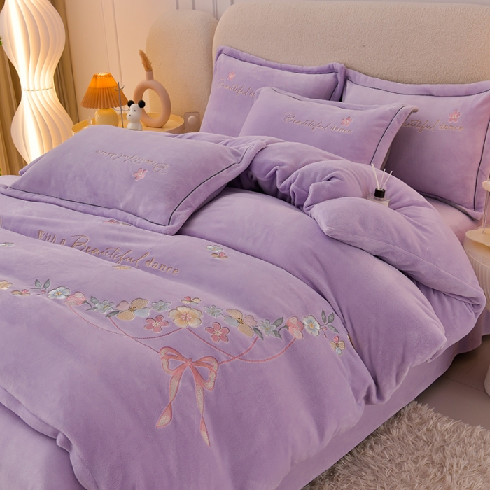 91家纺网 家纺一手货源 找家纺 畅畅家纺 2023高克重牛奶绒刺绣花四件套金貂法莱宝宝水晶雪花绒四件套 花海-紫