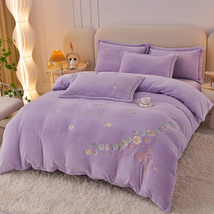 91家纺网 家纺一手货源 找家纺 畅畅家纺 2023高克重牛奶绒刺绣花四件套金貂法莱宝宝水晶雪花绒四件套 花海-紫