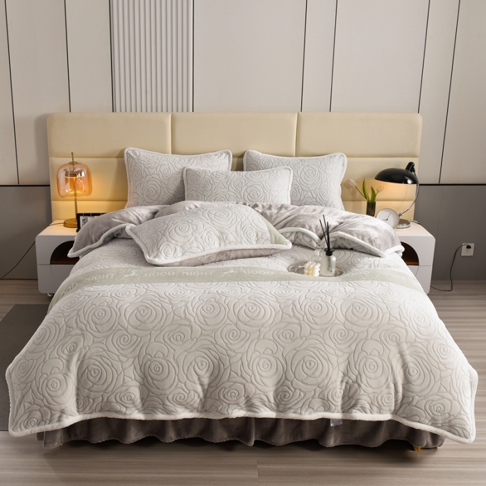 91家纺网 家纺一手货源 找家纺 畅畅家纺 2023新款A类雕花绒牛奶绒四件套 山茶花-浅灰