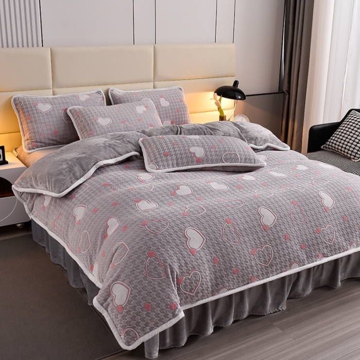 91家纺网 家纺一手货源 找家纺 畅畅家纺 2023新款A类雕花绒牛奶绒四件套 心心相印