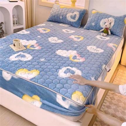 91家纺网 家纺一手货源 找家纺 圣比熊牛奶绒抗静电夹棉床笠床罩床单床盖床护垫套宿舍三件套 彩虹甜心