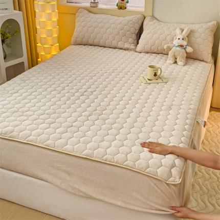 91家纺网 家纺一手货源 找家纺 圣比熊 牛奶绒抗静电夹棉床笠床罩床单床盖床护垫套宿舍三件套 卡其米