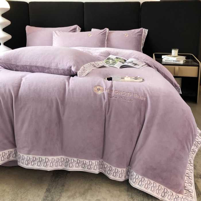 91家纺网 家纺一手货源 找家纺 露梦 2025新款高克重牛奶绒刺绣四件套-简素 （风格一）简素-香芋紫