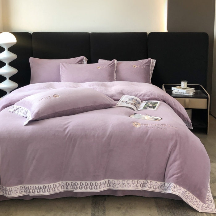 91家纺网 家纺一手货源 找家纺 露梦 2025新款高克重牛奶绒刺绣四件套-简素 （风格一）简素-香芋紫