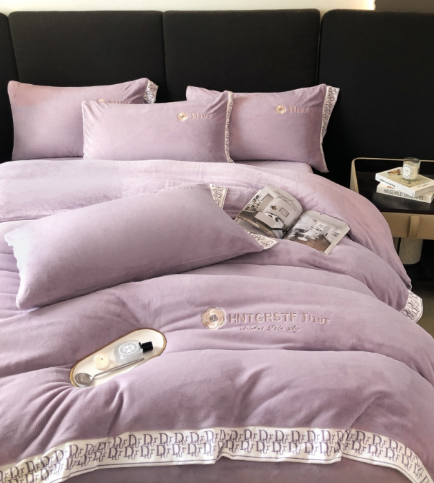 91家纺网 家纺一手货源 找家纺 露梦 2025新款高克重牛奶绒刺绣四件套-简素 （风格一）简素-香芋紫