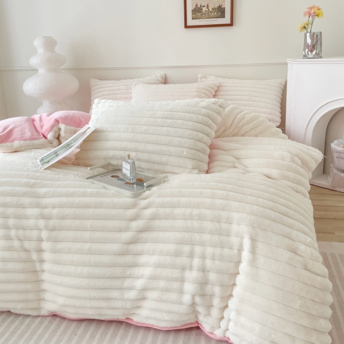 91家纺网 家纺一手货源 找家纺 畅畅家纺 2023新款兔毛绒兔兔绒懒兔绒立体剪花牛奶绒四件套 波浪-白+粉