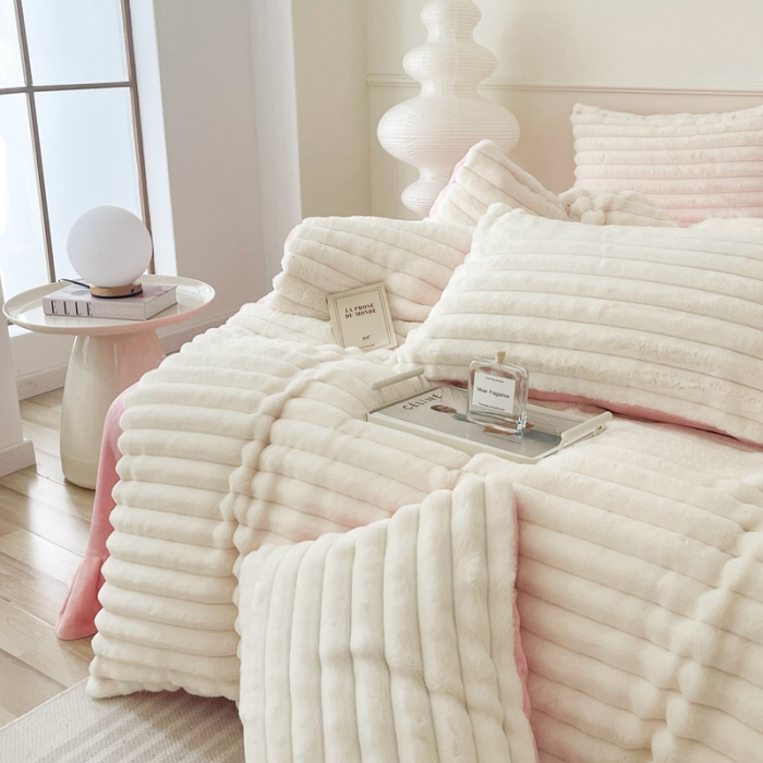 91家纺网 家纺一手货源 找家纺 畅畅家纺 2023新款兔毛绒兔兔绒懒兔绒立体剪花牛奶绒四件套 波浪-白+粉