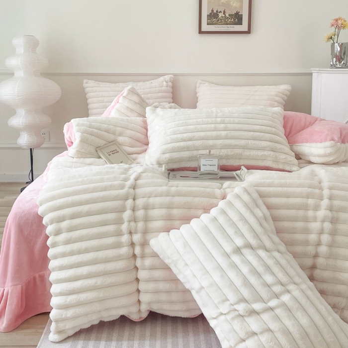 91家纺网 家纺一手货源 找家纺 畅畅家纺 2023新款兔毛绒兔兔绒懒兔绒立体剪花牛奶绒四件套 波浪-白+粉