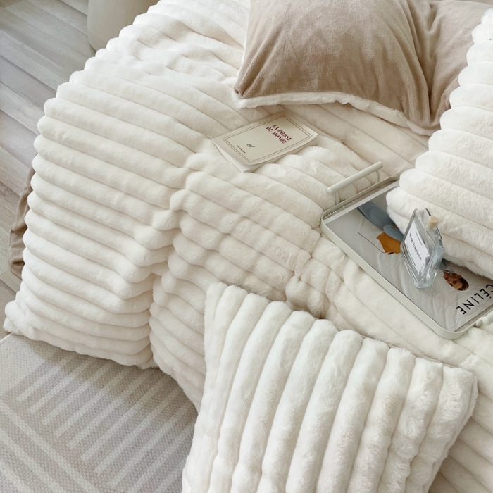 91家纺网 家纺一手货源 找家纺 畅畅家纺 2023新款兔毛绒兔兔绒懒兔绒立体剪花牛奶绒四件套 波浪-白+咖