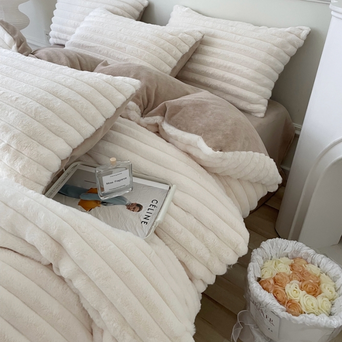 91家纺网 家纺一手货源 找家纺 畅畅家纺 2023新款兔毛绒兔兔绒懒兔绒立体剪花牛奶绒四件套 波浪-白+咖