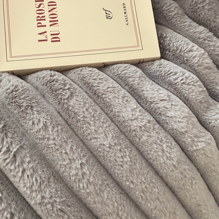 91家纺网 家纺一手货源 找家纺 畅畅家纺 2023新款兔毛绒兔兔绒懒兔绒立体剪花牛奶绒四件套 波浪-灰