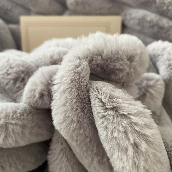 91家纺网 家纺一手货源 找家纺 畅畅家纺 2023新款兔毛绒兔兔绒懒兔绒立体剪花牛奶绒四件套 波浪-灰