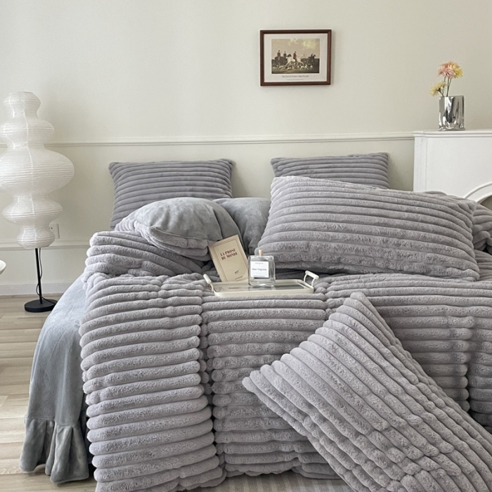 91家纺网 家纺一手货源 找家纺 畅畅家纺 2023新款兔毛绒兔兔绒懒兔绒立体剪花牛奶绒四件套 波浪-灰