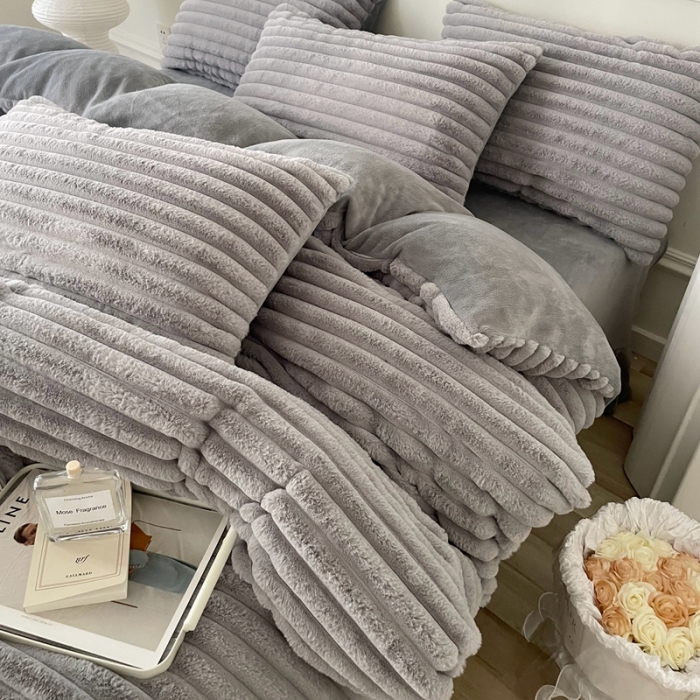 91家纺网 家纺一手货源 找家纺 畅畅家纺 2023新款兔毛绒兔兔绒懒兔绒立体剪花牛奶绒四件套 波浪-灰