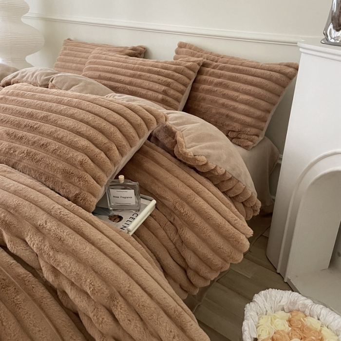 91家纺网 家纺一手货源 找家纺 畅畅家纺 2023新款兔毛绒兔兔绒懒兔绒立体剪花牛奶绒四件套 波浪-咖