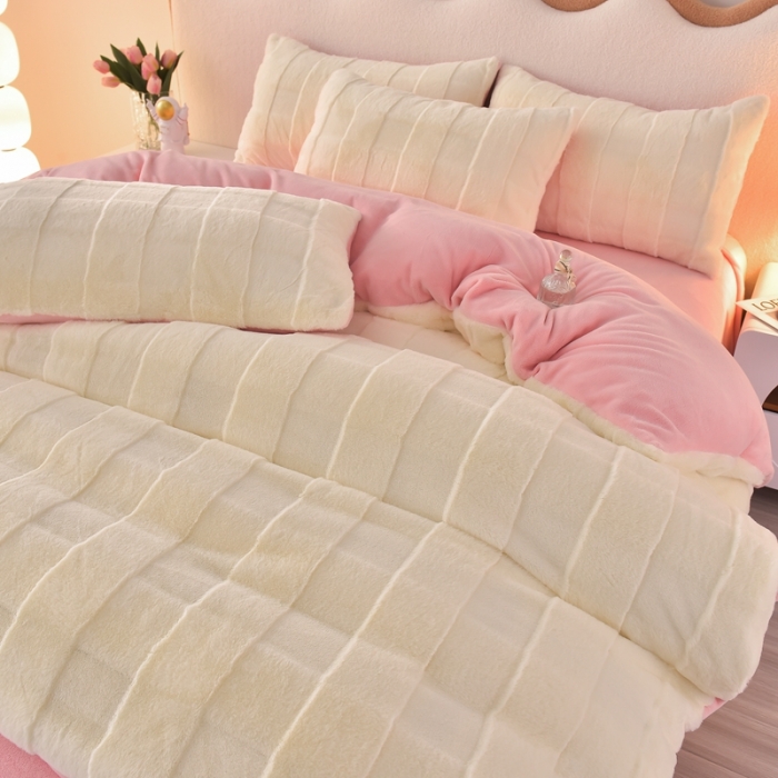 91家纺网 家纺一手货源 找家纺 畅畅家纺 2023新款兔毛绒兔兔绒懒兔绒立体剪花牛奶绒四件套 米黄+粉