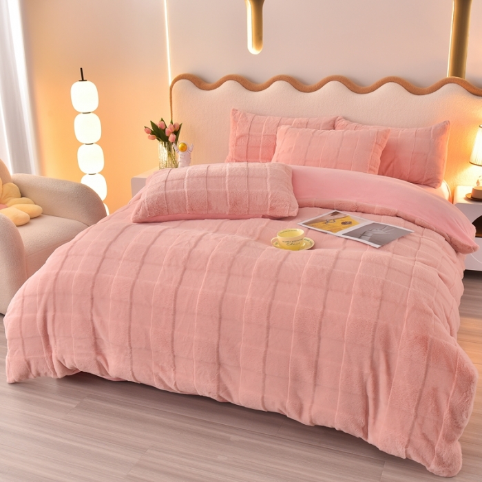 91家纺网 家纺一手货源 找家纺 畅畅家纺 2023新款兔毛绒兔兔绒懒兔绒立体剪花牛奶绒四件套 蜜桃粉