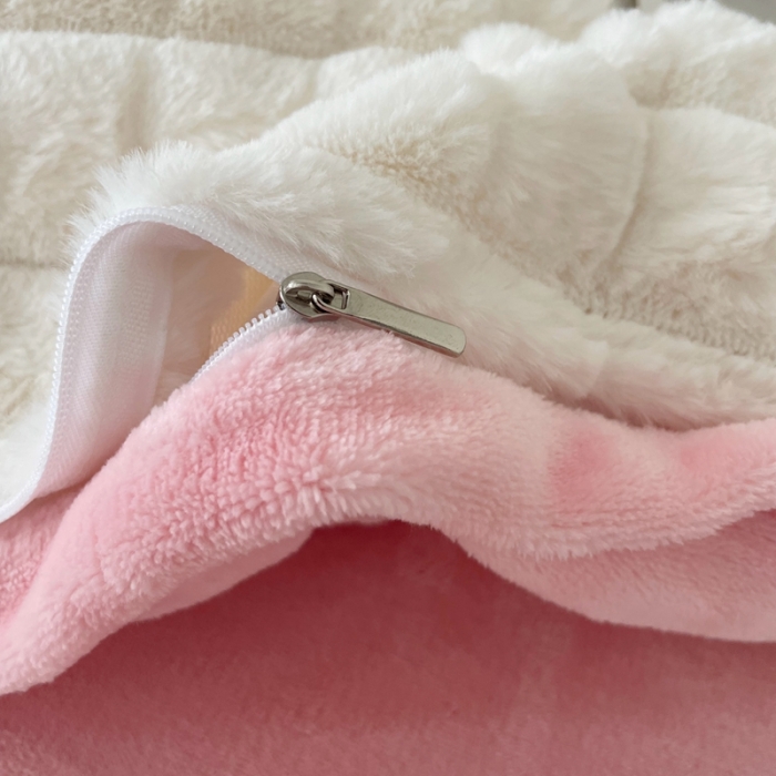 91家纺网 家纺一手货源 找家纺 畅畅家纺 2023新款兔毛绒兔兔绒懒兔绒立体剪花牛奶绒四件套 泡芙格-白+粉