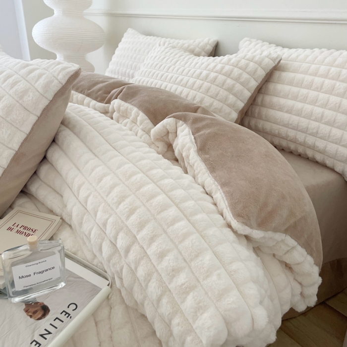 91家纺网 家纺一手货源 找家纺 畅畅家纺 2023新款兔毛绒兔兔绒懒兔绒立体剪花牛奶绒四件套 泡芙格-白+咖