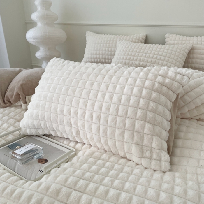 91家纺网 家纺一手货源 找家纺 畅畅家纺 2023新款兔毛绒兔兔绒懒兔绒立体剪花牛奶绒四件套 泡芙格-白+咖