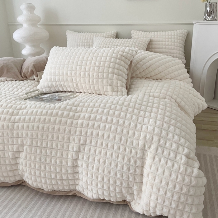 91家纺网 家纺一手货源 找家纺 畅畅家纺 2023新款兔毛绒兔兔绒懒兔绒立体剪花牛奶绒四件套 泡芙格-白+咖