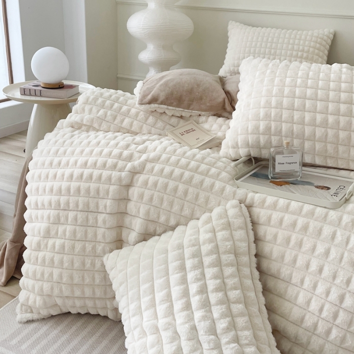 91家纺网 家纺一手货源 找家纺 畅畅家纺 2023新款兔毛绒兔兔绒懒兔绒立体剪花牛奶绒四件套 泡芙格-白+咖