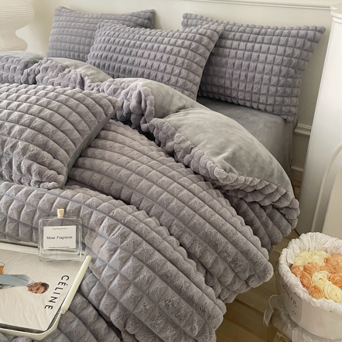 91家纺网 家纺一手货源 找家纺 畅畅家纺 2023新款兔毛绒兔兔绒懒兔绒立体剪花牛奶绒四件套 泡芙格-灰