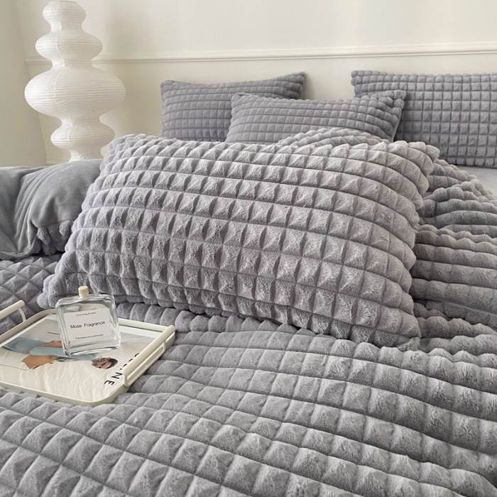 91家纺网 家纺一手货源 找家纺 畅畅家纺 2023新款兔毛绒兔兔绒懒兔绒立体剪花牛奶绒四件套 泡芙格-灰