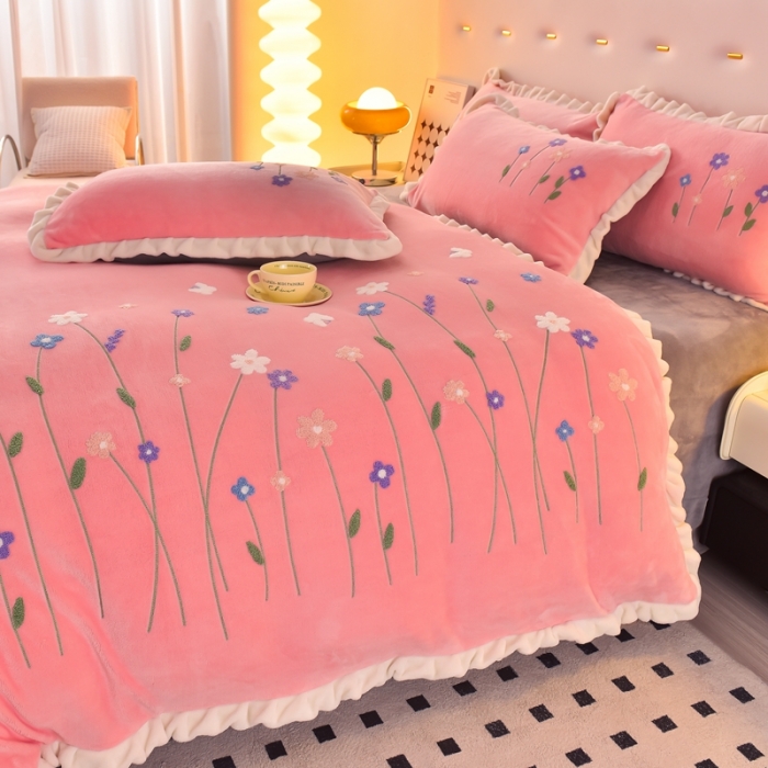 91家纺网 家纺一手货源 找家纺 畅畅 2024新款加厚韩版花卉牛奶绒刺绣花四件套婴儿兔毛绒繁花似锦 繁花似锦-粉+灰