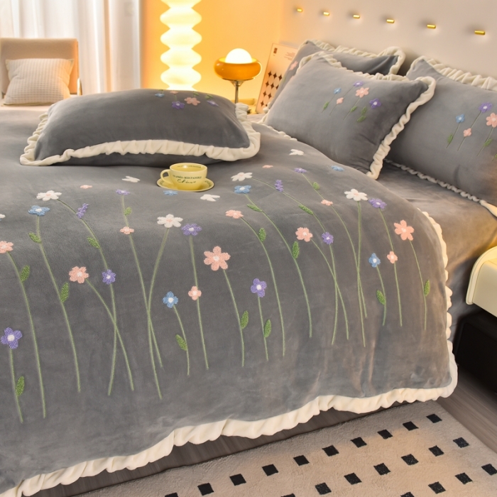 91家纺网 家纺一手货源 找家纺 畅畅 2024新款加厚韩版花卉牛奶绒刺绣花四件套婴儿兔毛绒繁花似锦 繁花似锦-高级灰