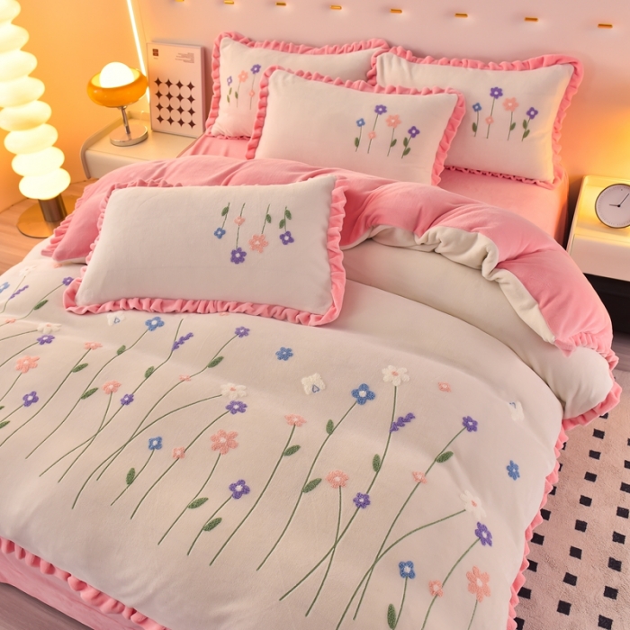 91家纺网 家纺一手货源 找家纺 畅畅 2024新款加厚韩版花卉牛奶绒刺绣花四件套婴儿兔毛绒繁花似锦 繁花似锦-奶白+粉