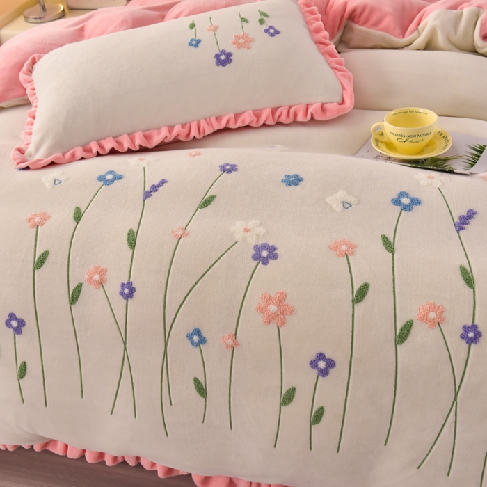 91家纺网 家纺一手货源 找家纺 畅畅 2024新款加厚韩版花卉牛奶绒刺绣花四件套婴儿兔毛绒繁花似锦 繁花似锦-奶白+粉