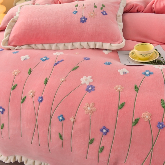 91家纺网 家纺一手货源 找家纺 畅畅 2024新款加厚韩版花卉牛奶绒刺绣花四件套婴儿兔毛绒繁花似锦 繁花似锦-樱桃粉