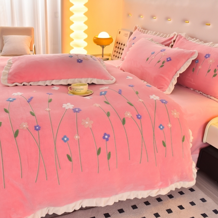 91家纺网 家纺一手货源 找家纺 畅畅 2024新款加厚韩版花卉牛奶绒刺绣花四件套婴儿兔毛绒繁花似锦 繁花似锦-樱桃粉