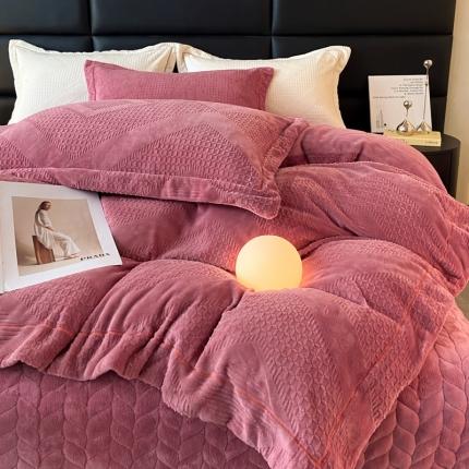 91家纺网 家纺一手货源 找家纺 总美伦美焕2023新款纯色立体雕花牛奶绒床盖四件套床裙款式