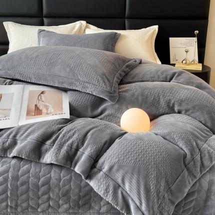 91家纺网 家纺一手货源 找家纺 总美伦美焕2023新款纯色立体雕花牛奶绒床盖四件套床裙款式