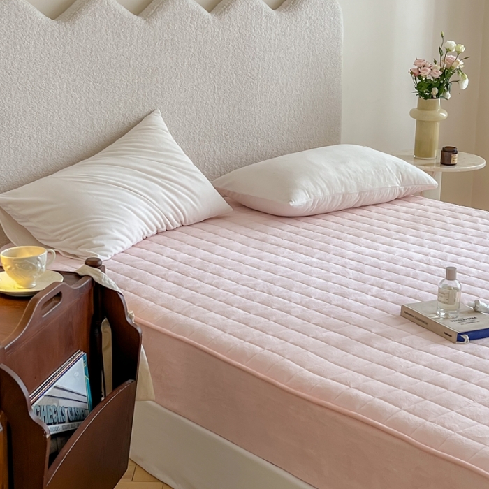 91家纺网 家纺一手货源 找家纺 三味舒屋 2024新款牛奶绒夹棉床笠 方格冰激淋粉