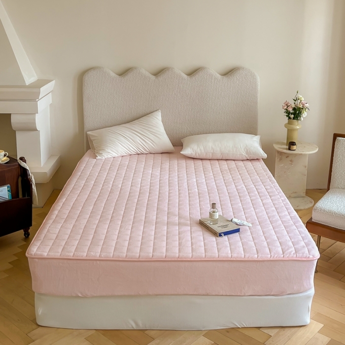 91家纺网 家纺一手货源 找家纺 三味舒屋 2024新款牛奶绒夹棉床笠 方格冰激淋粉